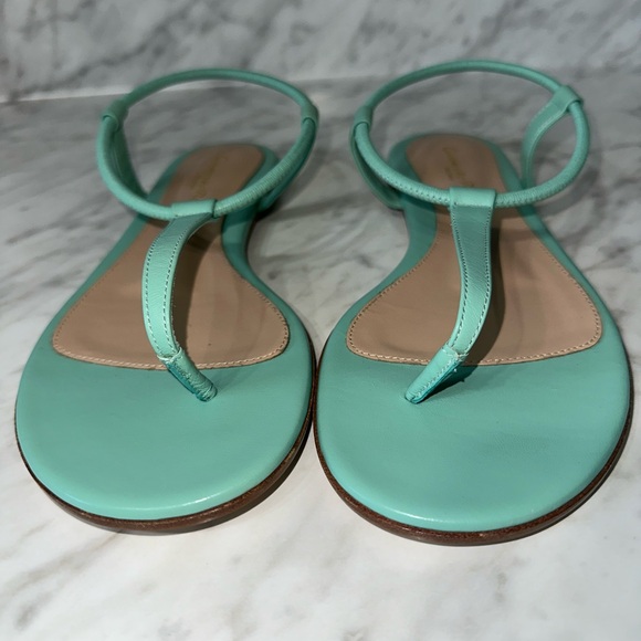 GIANVITO ROSSI
Women's Jaey Leather Thong Flat Blue Sandals - Picture 6 of 8